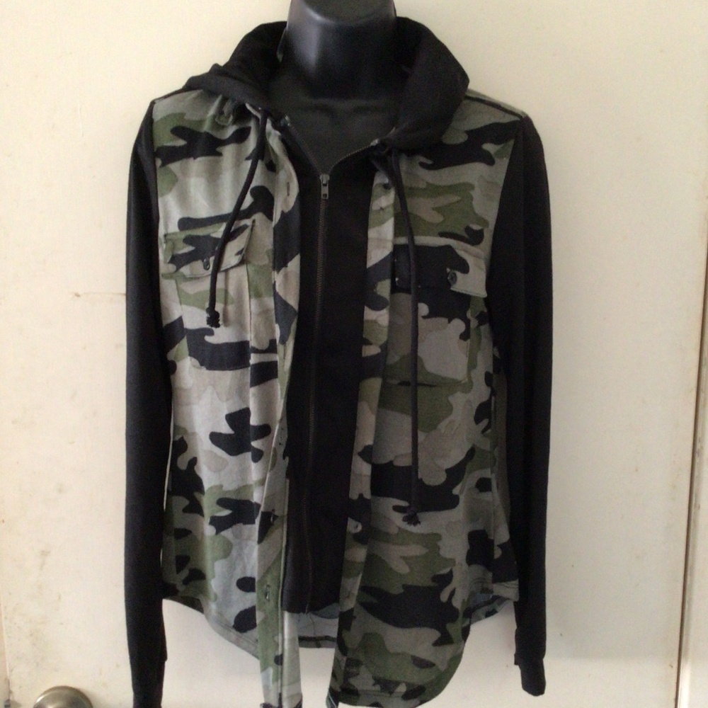 Preowned Camo hoodie M/L